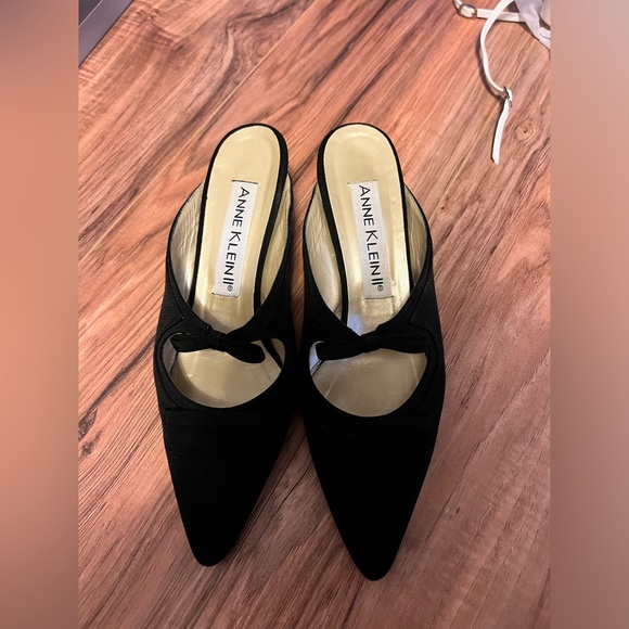 Anne Klien Kitten Heels 👠 🖤 - Picture 2 of 5